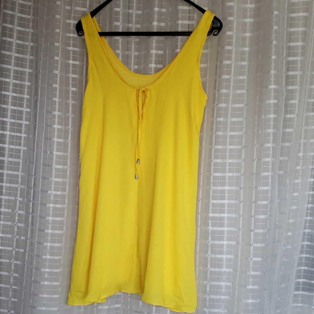 Soprano's short summer dress